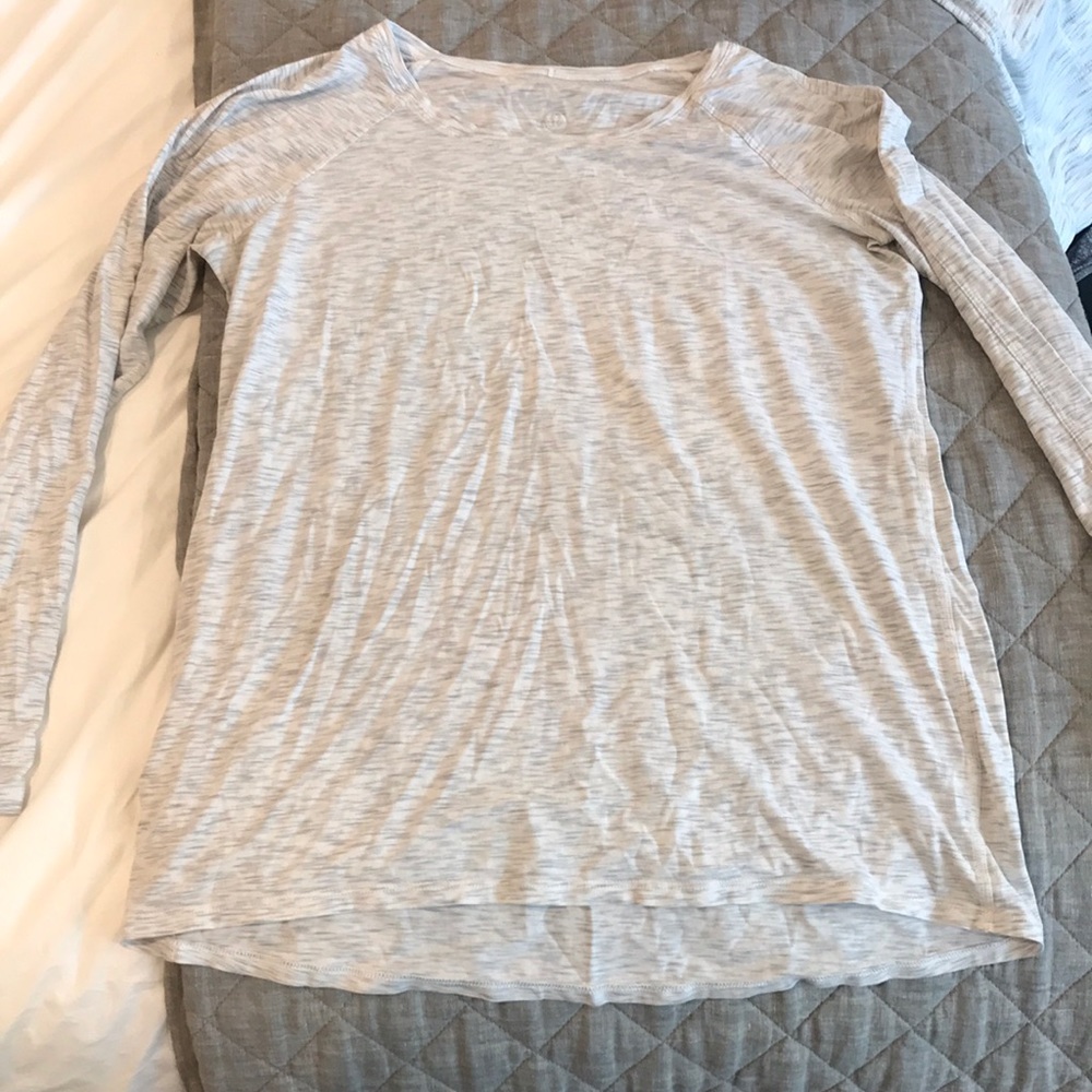 Lululemon long sleeve lightweight top